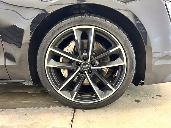 Audi A8 6 of 21