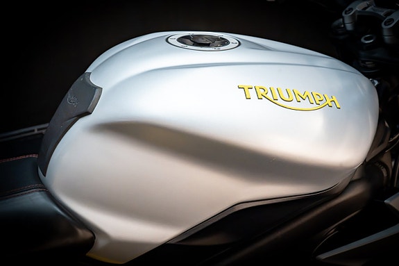 Triumph Street Triple R 11 of 19