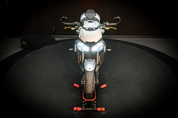 Triumph Street Triple R 7 of 19