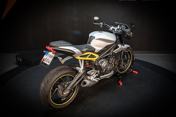 Triumph Street Triple R 2 of 19