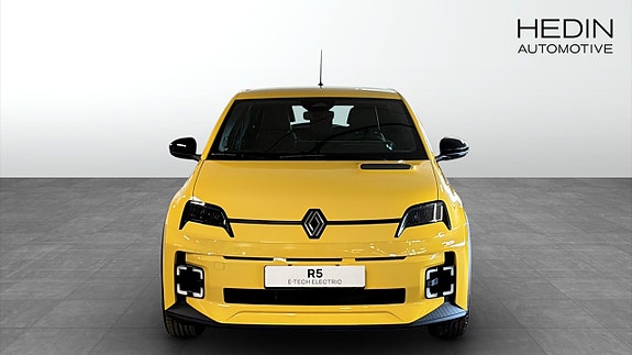 Renault 5 E-Tech 8 of 12