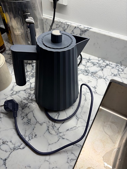 Alessi plisse vattenkokare grå 1 liter
