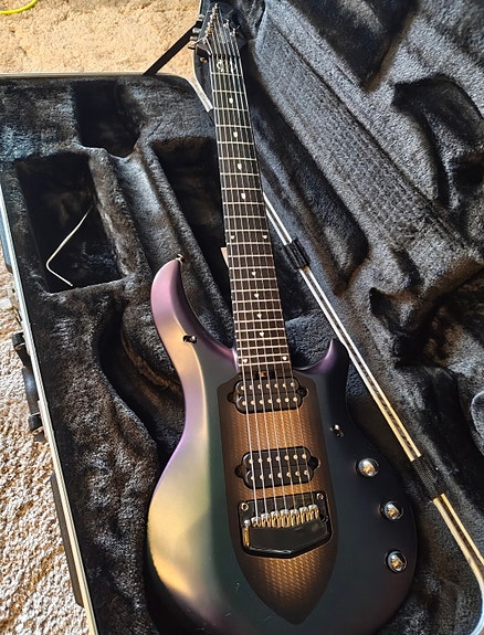 Music Man Majesty 7-string med Piezo