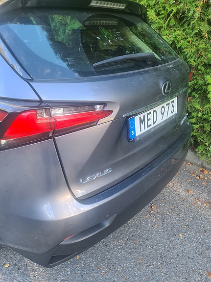 Lexus NX300h 3 of 6