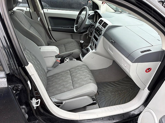 Dodge Caliber 17 of 25