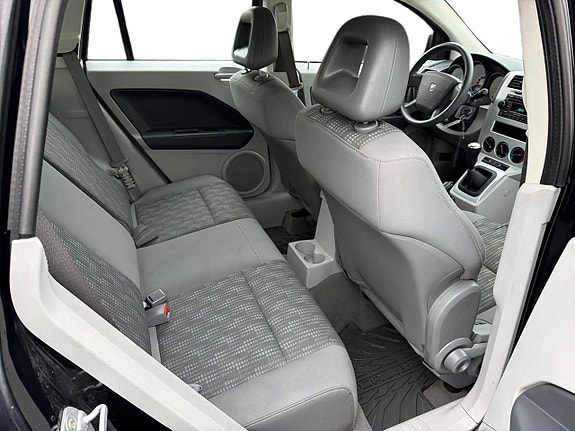 Dodge Caliber 9 of 25