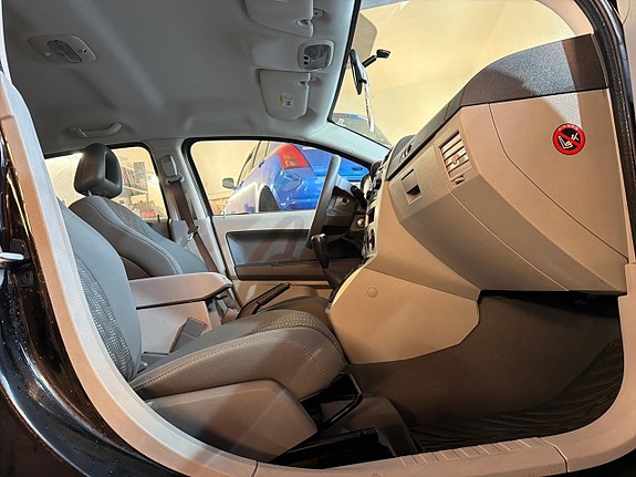 Dodge Caliber 21 of 25