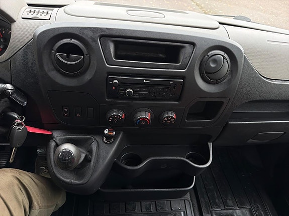 Nissan NV400 23 of 30