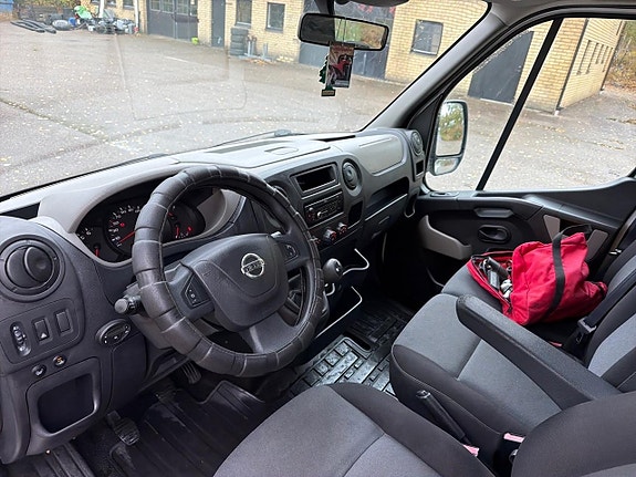 Nissan NV400 11 of 30