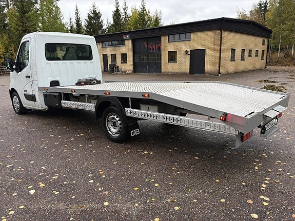 Nissan NV400 17 of 30