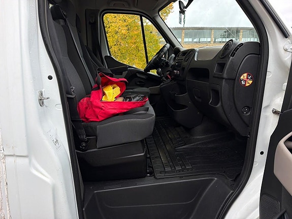 Nissan NV400 13 of 30