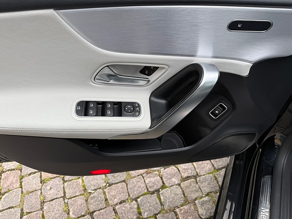 Mercedes-Benz CLA250 e 15 of 29