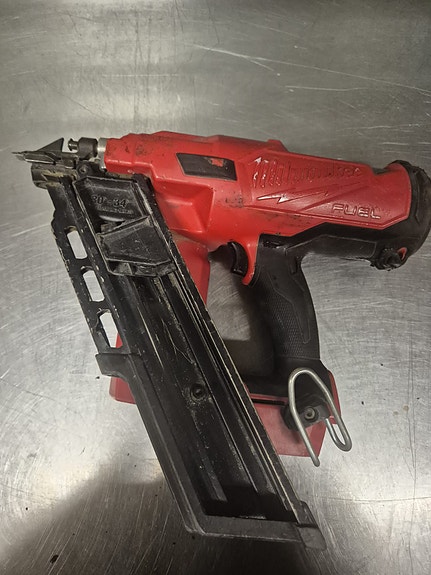 Milwaukee M18 Fuel spikpistol röd