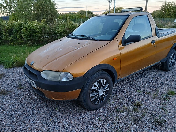 Fiat Strada 2 of 4