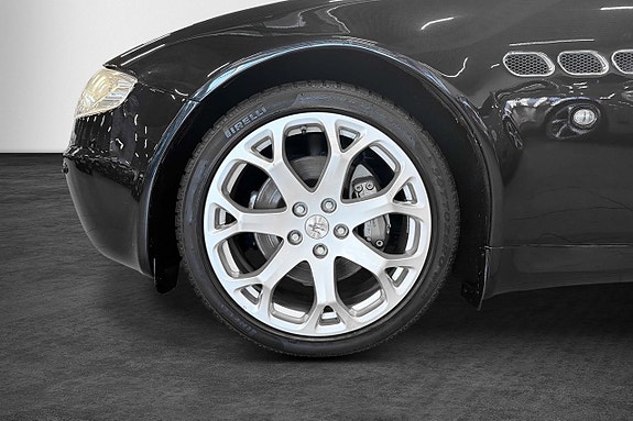 Maserati Quattroporte 2 of 19