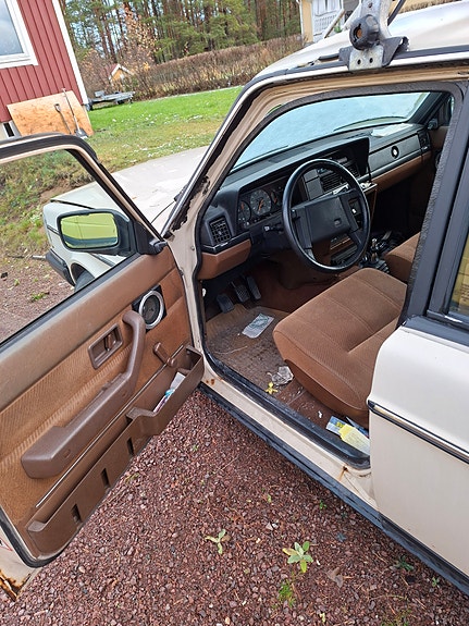 Volvo 240 5 of 5