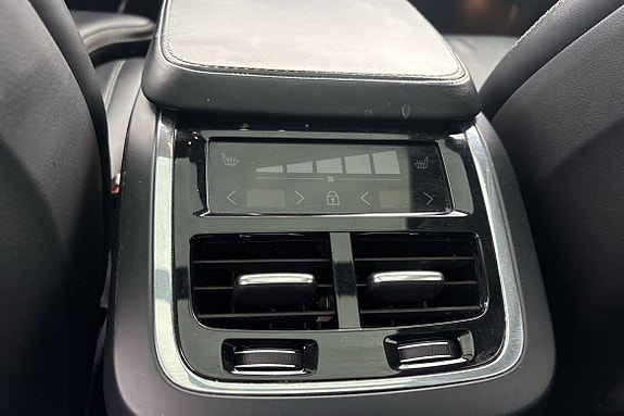 Volvo XC90 12 of 30