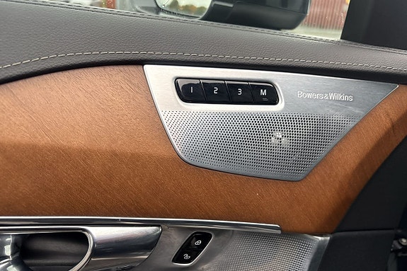 Volvo XC90 16 of 30