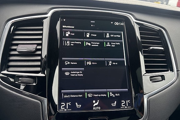 Volvo XC90 30 of 30