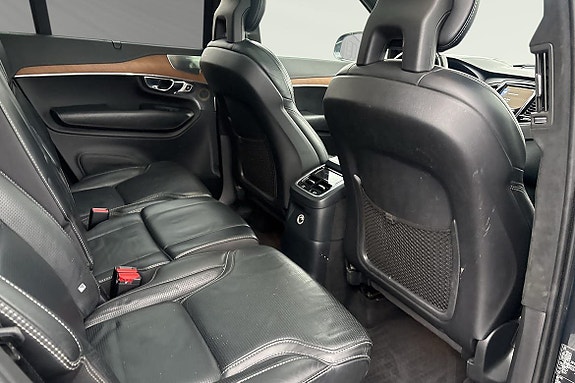 Volvo XC90 11 of 30
