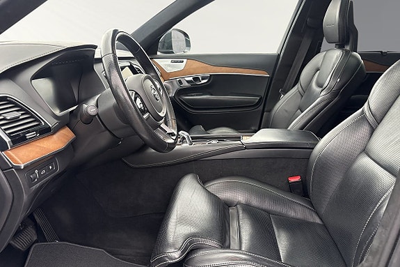 Volvo XC90 7 of 30