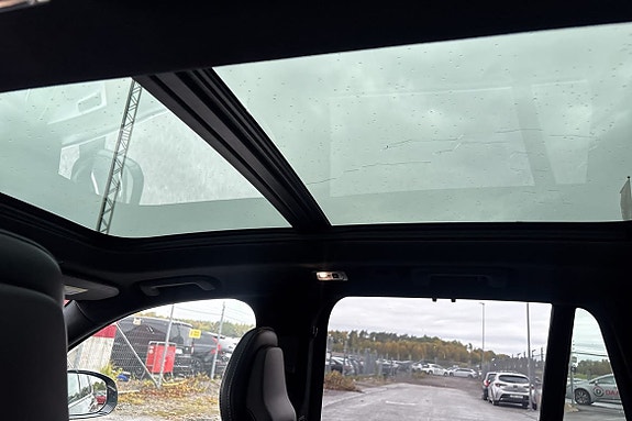 Volvo XC90 13 of 30