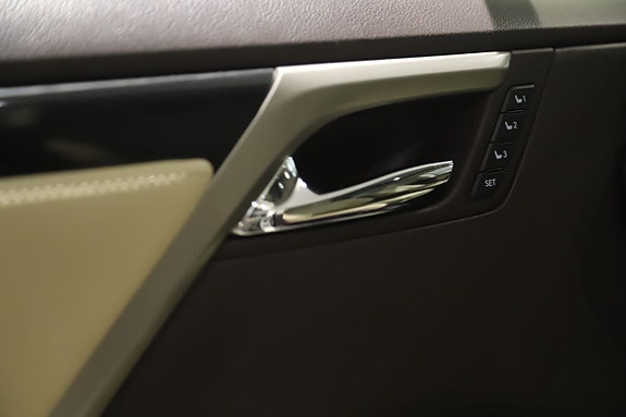 Lexus RX450h 17 of 18