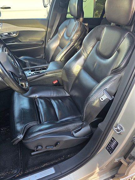 Volvo XC90 5 of 9