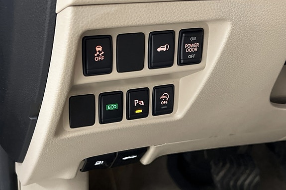 Nissan X-Trail 10 of 10