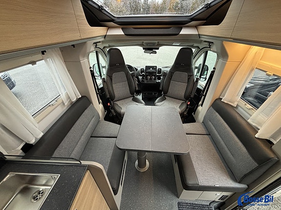 Adria COMPACT SELECT DL *Dieselvärmare - 3500 kg - Långbäddar - 6,99 meter - Komp. kylsk 12 of 23
