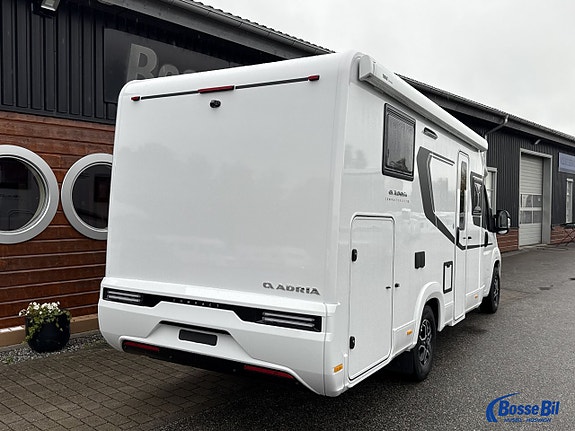 Adria COMPACT SELECT DL *Dieselvärmare - 3500 kg - Långbäddar - 6,99 meter - Komp. kylsk 6 of 23