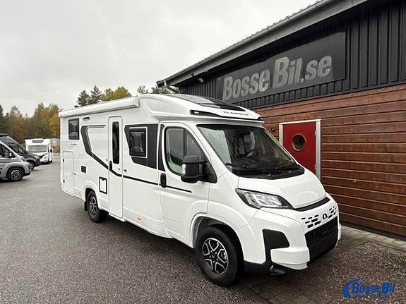 Adria COMPACT SELECT DL *Dieselvärmare - 3500 kg - Långbäddar - 6,99 meter - Komp. kylsk 4 of 23