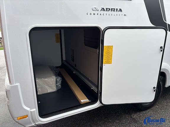 Adria COMPACT SELECT DL *Dieselvärmare - 3500 kg - Långbäddar - 6,99 meter - Komp. kylsk 7 of 23