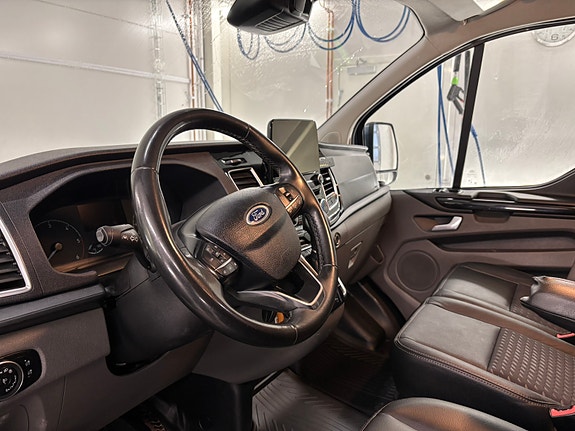 Ford Transit Custom 13 of 15