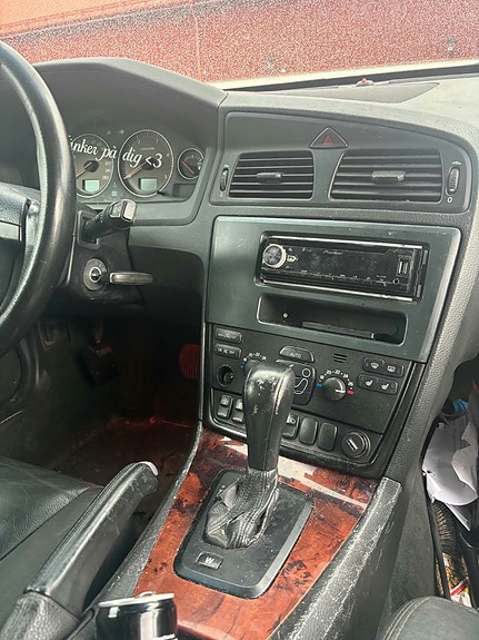 Volvo V70 3 of 7