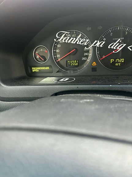 Volvo V70 2 of 7