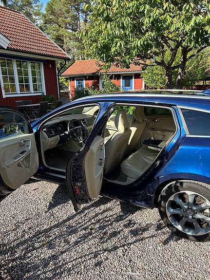 Volvo V60 2 of 6