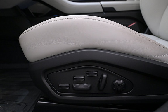 Porsche Taycan 4S 15 of 27