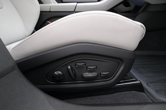 Porsche Taycan 4S 18 of 27