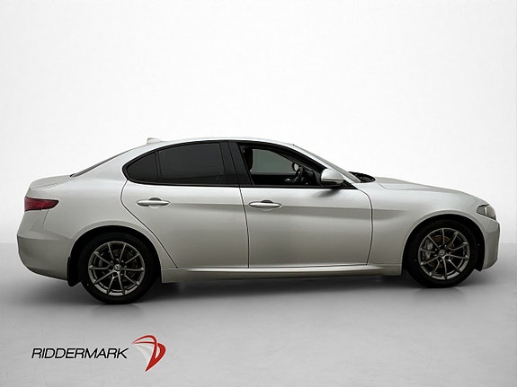 Alfa Romeo Giulia 9 of 30