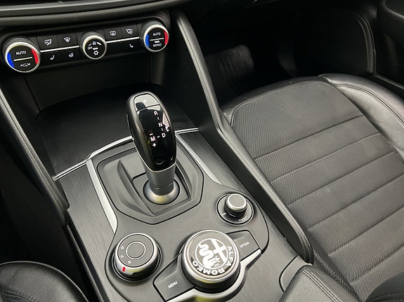 Alfa Romeo Giulia 25 of 30