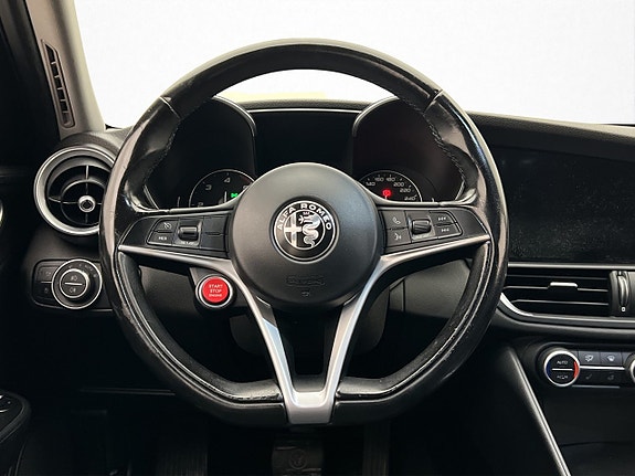 Alfa Romeo Giulia 15 of 30