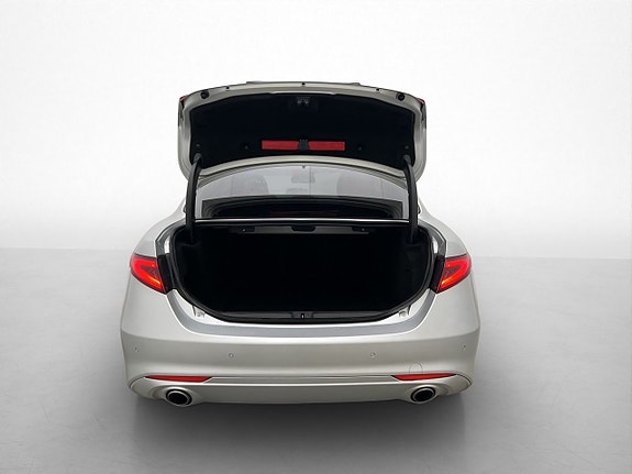 Alfa Romeo Giulia 29 of 30
