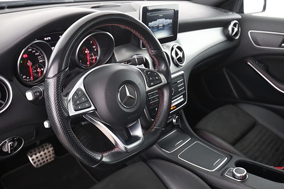 Mercedes-Benz GLA 200 12 of 30