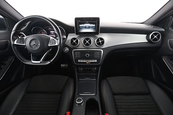 Mercedes-Benz GLA 200 13 of 30