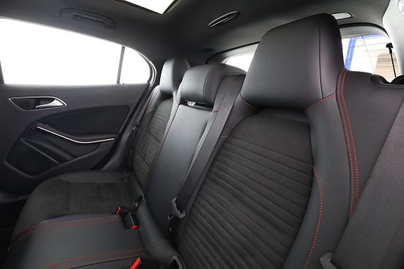 Mercedes-Benz GLA 200 15 of 30