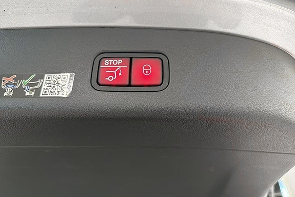 Mercedes-Benz GLC 300 de 16 of 23