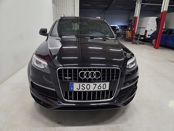 Audi Q7 2 of 10