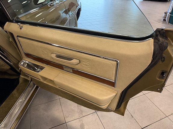 Buick Electra 225 24 of 30