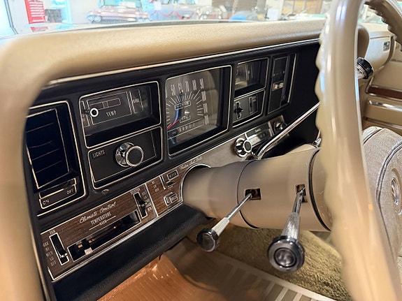 Buick Electra 225 12 of 30